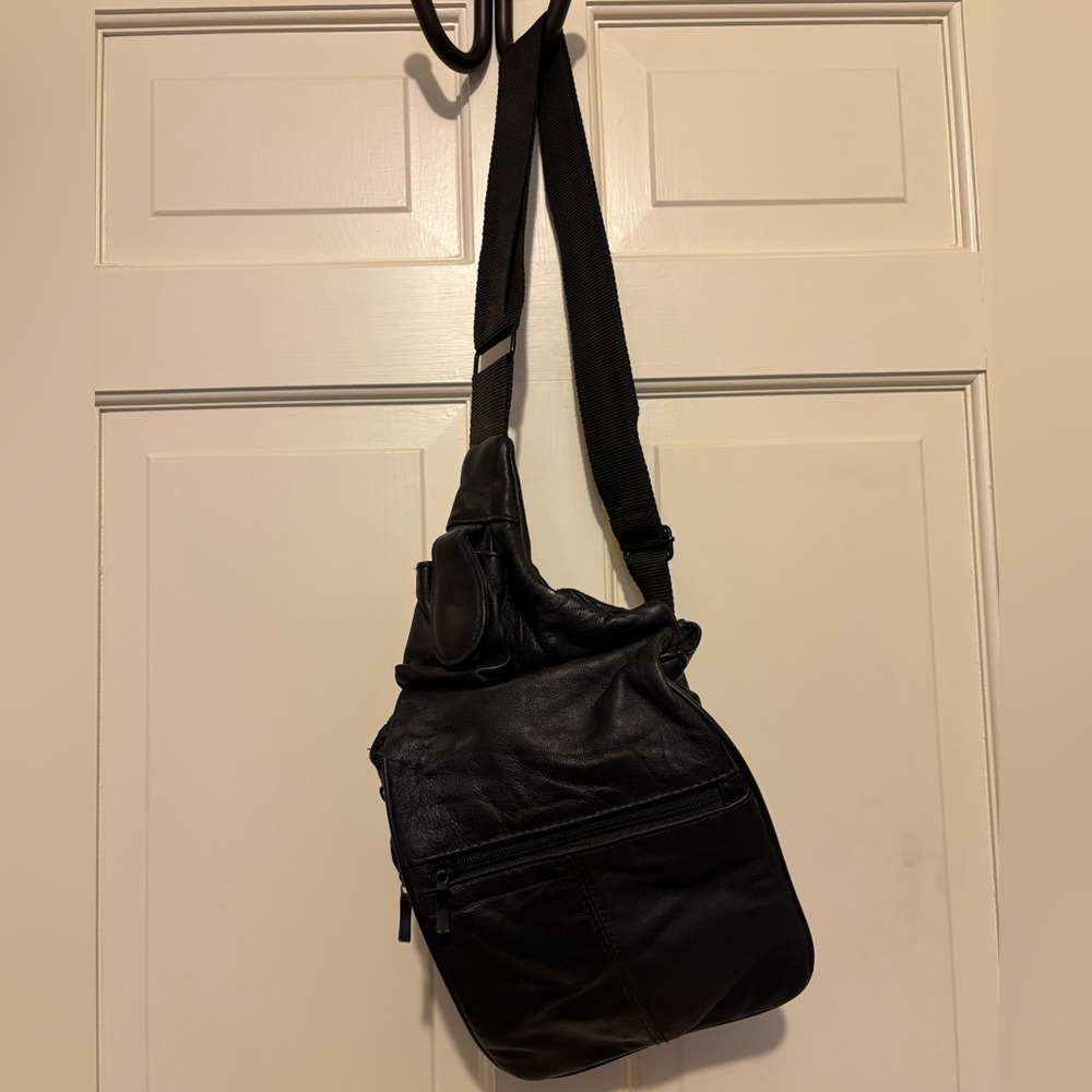 Buxton Black Leather Crossbody Bag purse travel sling unisex party business work